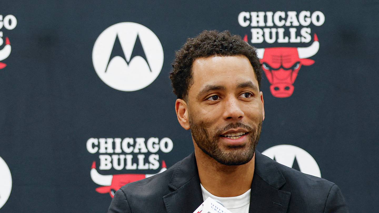 Jun 17, 2026; Chicago, Il, USA; Chicago Bulls Executive Vice President of Basketball Operations Bryson Graham (R) introduces Chicago Bulls new head coach Tiago Splitter (L) during a press conference at Advocate Center. Mandatory Credit: Kamil Krzaczynski-Imagn Images
