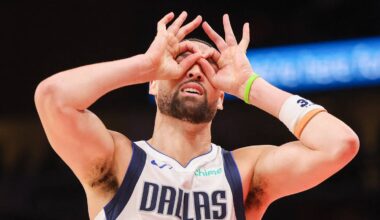 Mar 10, 2026; Atlanta, Georgia, USA; Dallas Mavericks guard Klay Thompson (31) reacts after making a three-point basket against the Atlanta Hawks in the fourth quarter at State Farm Arena. Mandatory Credit: Brett Davis-Imagn Images