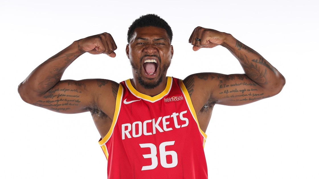 Smart calls Lakers' re-signing offer 'disrespectful'