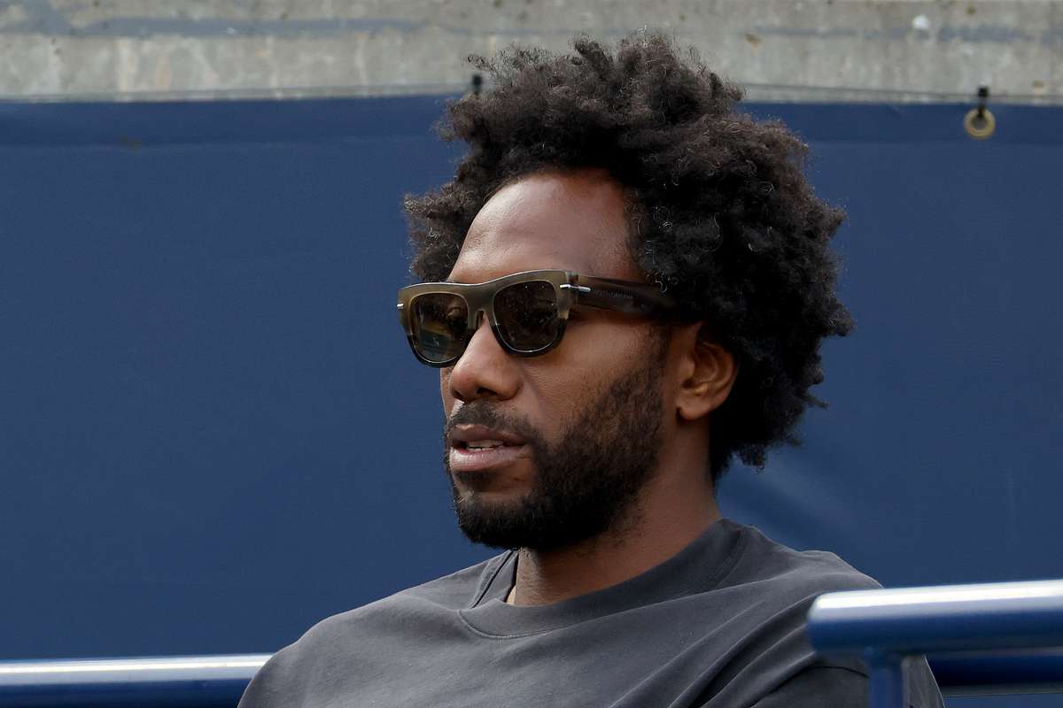 Kawhi Leonard officially re-joins the Toronto Raptors a week after marking his return