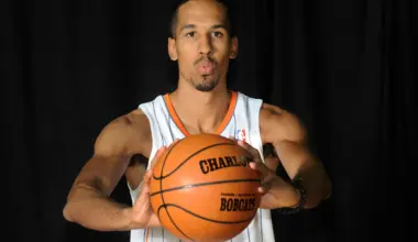 Bobcats jersey history No. 2 Shaun Livingston 2010-2011