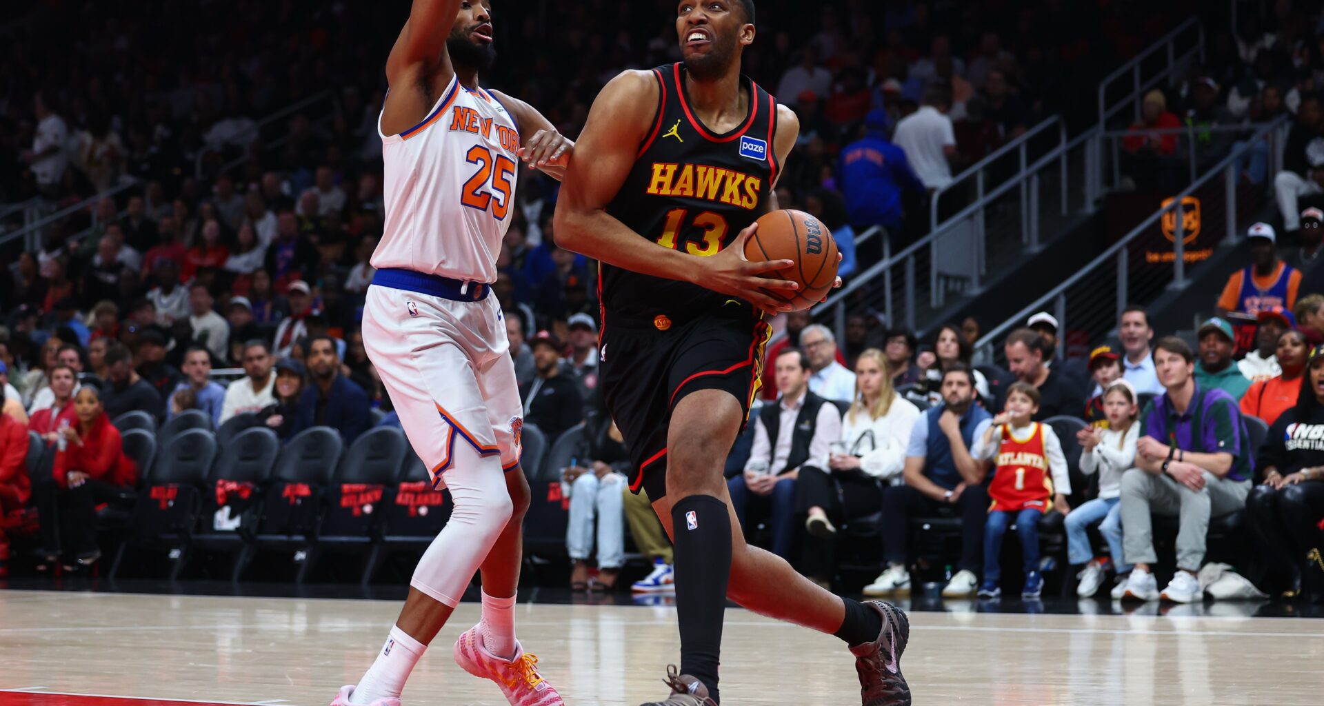 Knicks 'heavily' monitoring center position, says coach Mike Brown