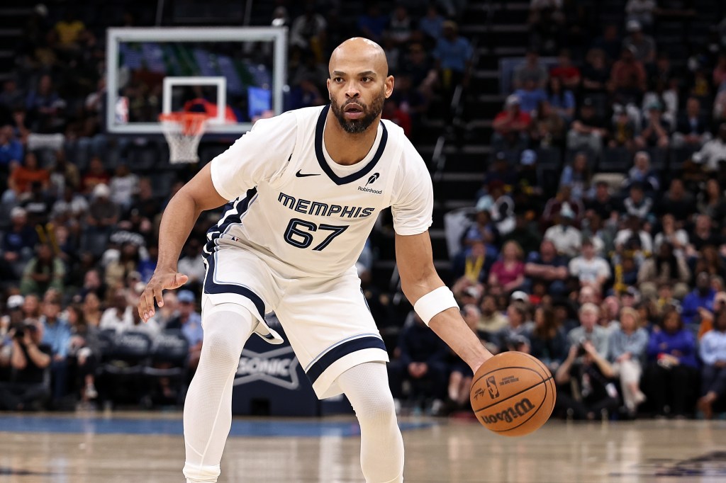 Taj Gibson #67 of the Memphis Grizzlies handles the ball