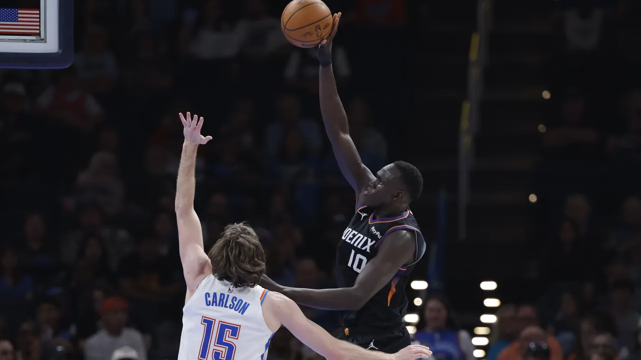 Mark Williams' injury opens the door for the Suns' centers to step up and shine image