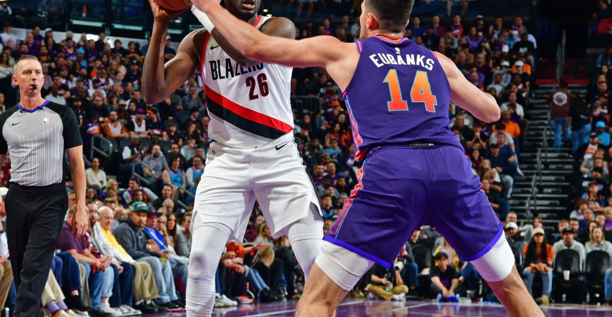 Suns add front court depth, sign Duop Reath