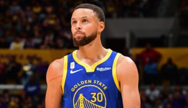Steph Curry Signs Extension to Stay with Warriors