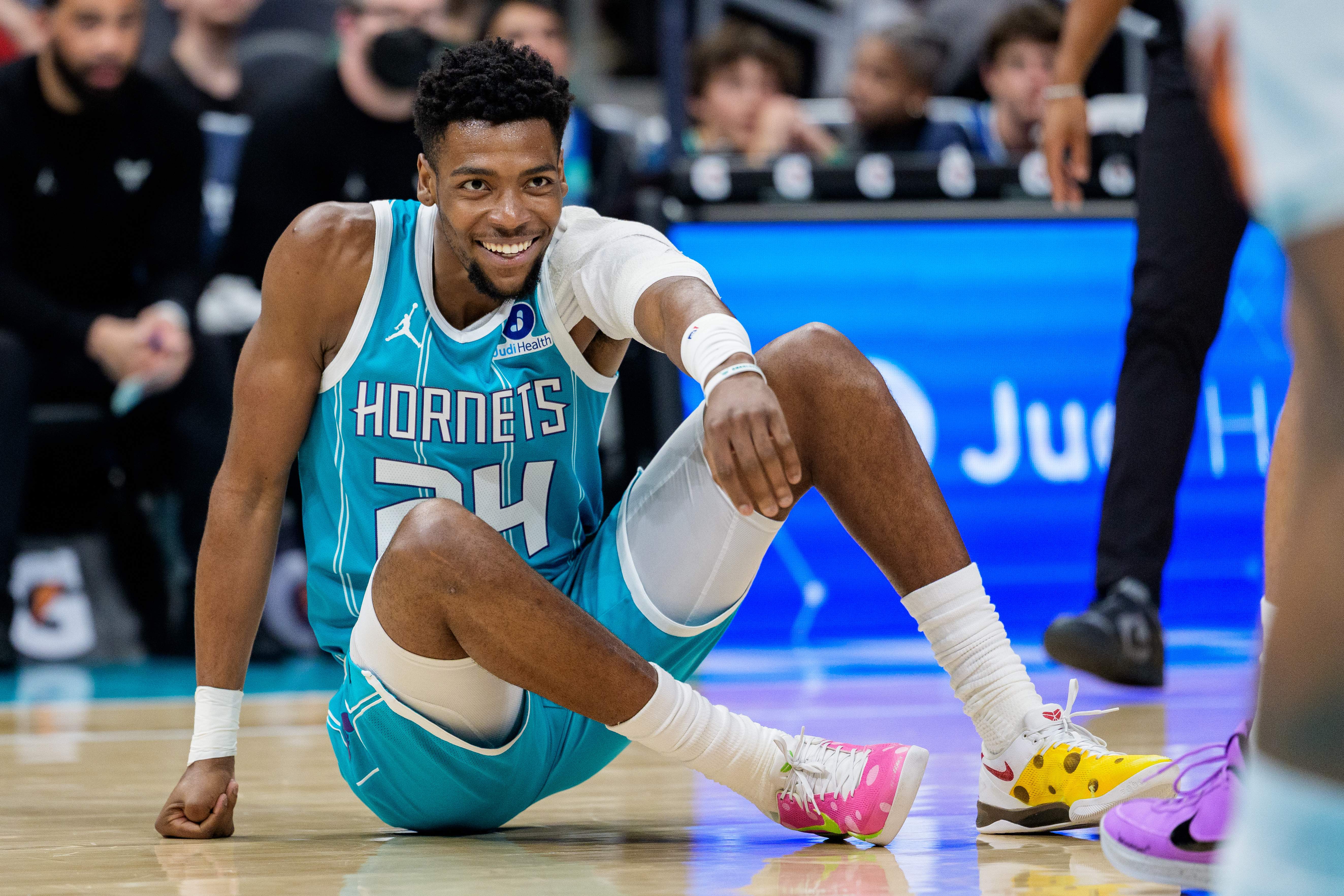 Phoenix Suns v Charlotte Hornets