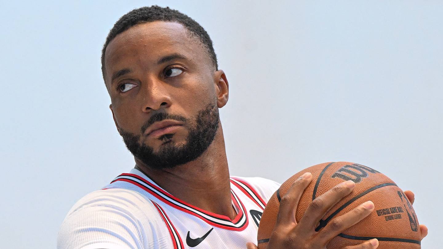 Bulls Training Camp Notes: Starting Lineup Set? How Splitter Wants to Play, More