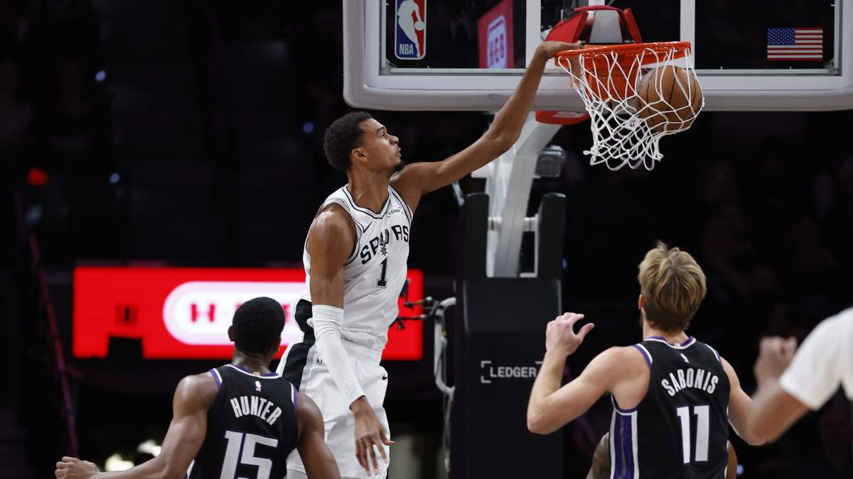 Spurs Cruise To 130-103 Win Over Kings | News Radio 1200 WOAI