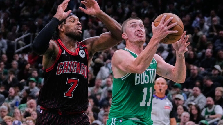 Pritchard scores 28 points to carry Celtics to 134-99 rout over Bulls