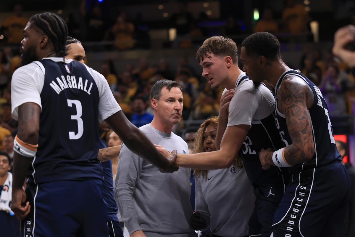 Cooper Flagg Suffers Left Shoulder Injury In Dallas