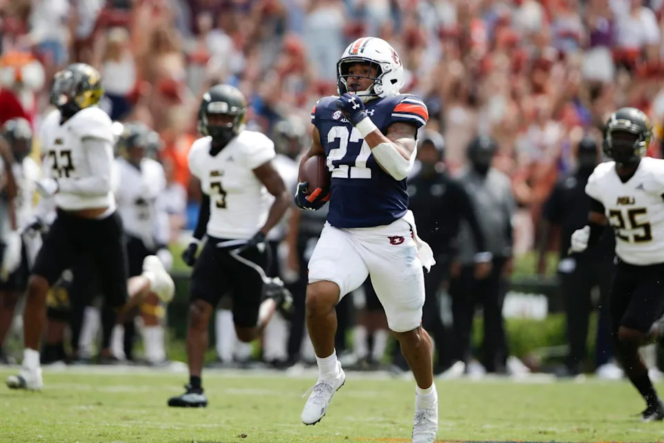 Auburn running back Jarquez Hunter breaks away for a touchdown against Alabama State in September 2021.