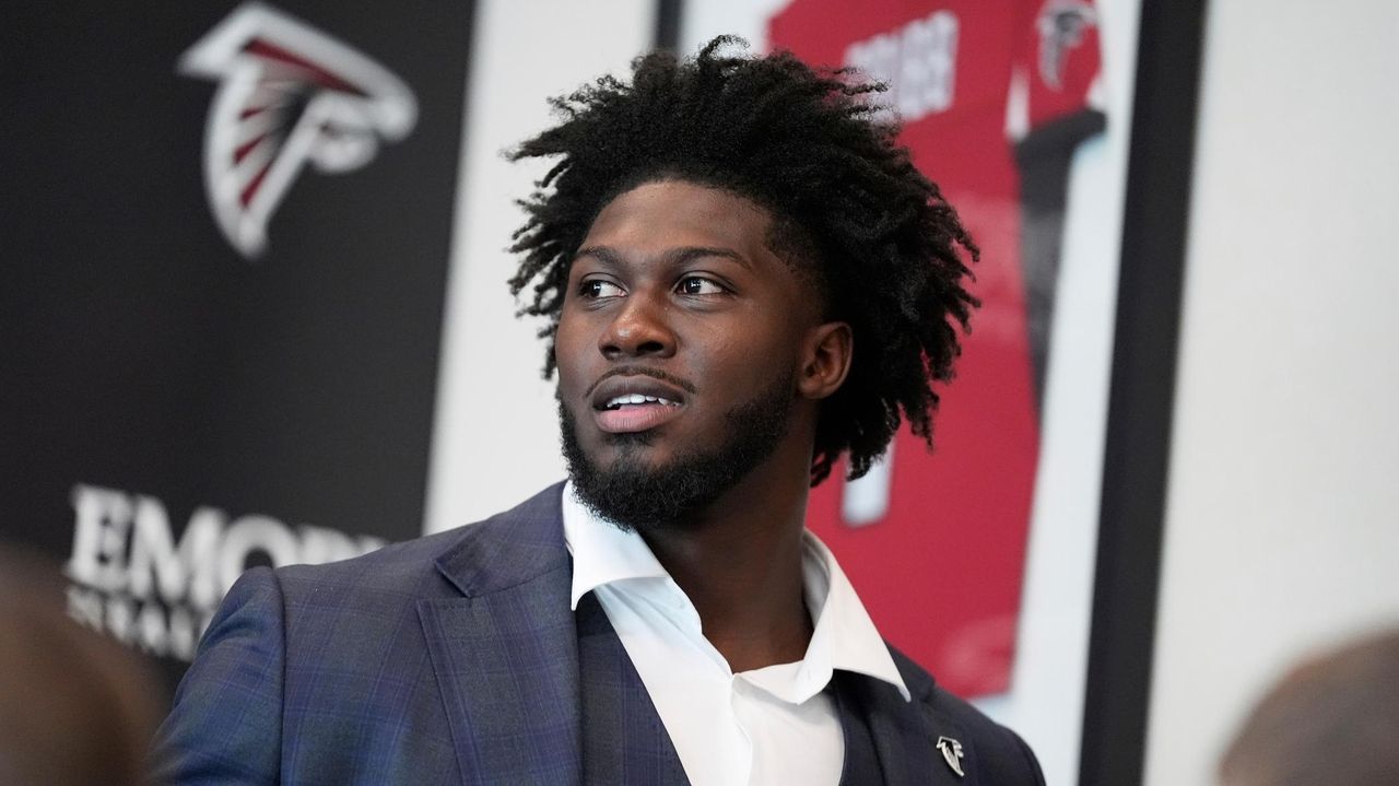 Falcons take aggressive approach in NFL draft to boost defense, especially pass rush