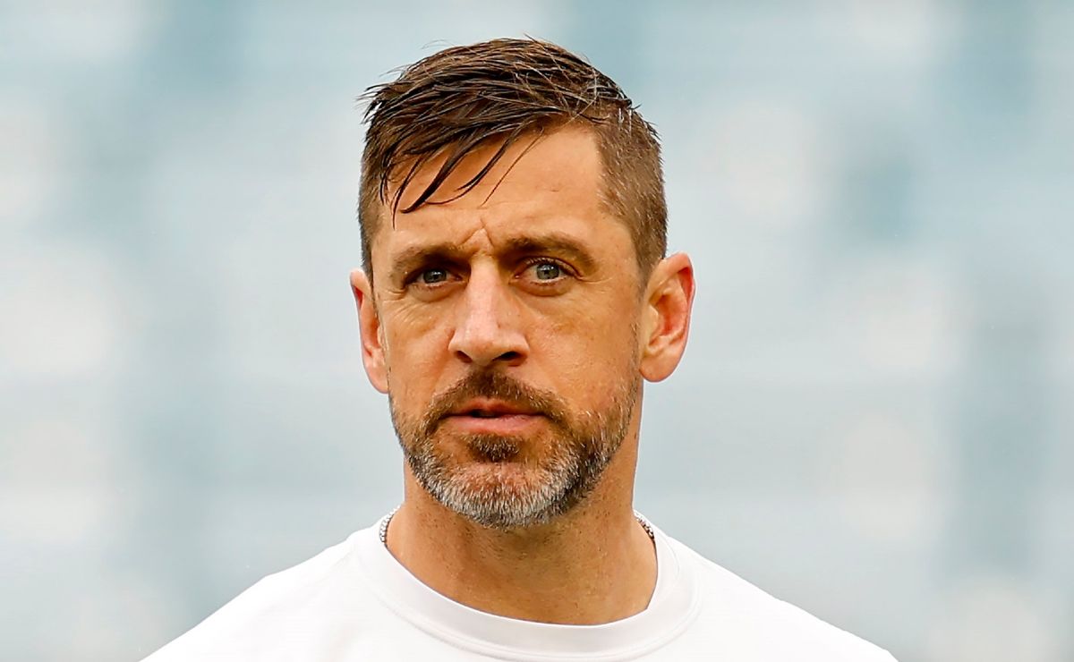 Vikings have apparently made starting quarterback decision between Aaron Rodgers and J.J. McCarthy