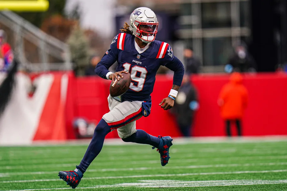 New England Patriots quarterback Joe Milton III (19) runs the ball against the Buffalo Bills in the first half at Gillette Stadium.David Butler II-Imagn Images