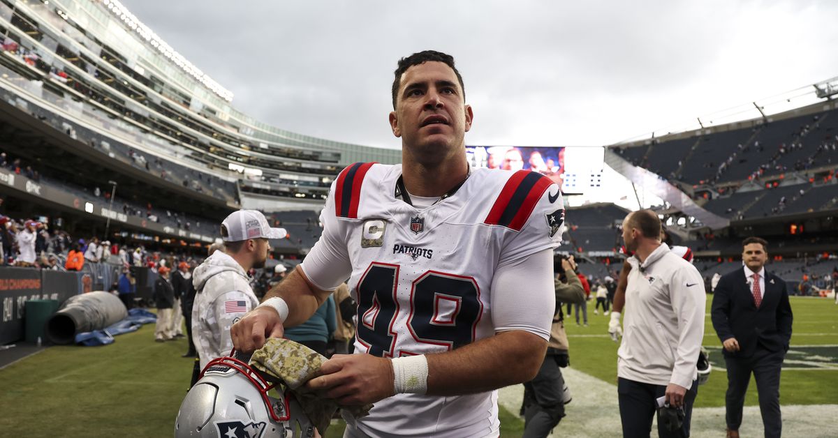 Patriots release long snapper and team captain Joe Cardona
