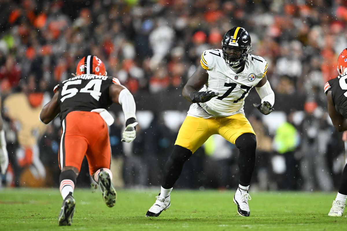 Broderick Jones #77 of the Pittsburgh Steelers in action during the second quarter against the Cleveland Browns at Huntington Bank Field on November 21, 2024 in Cleveland, Ohio.