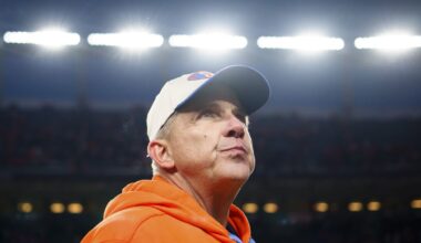 Denver Broncos trade back with Houston Texans in sixth round