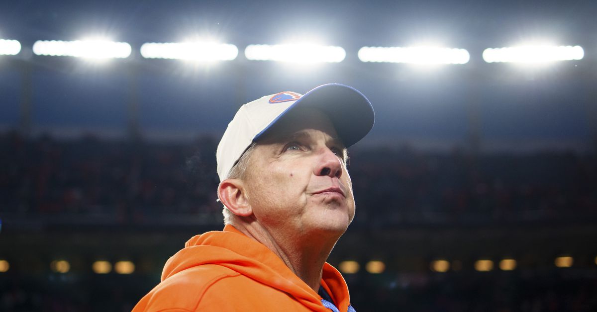 Denver Broncos trade back with Houston Texans in sixth round