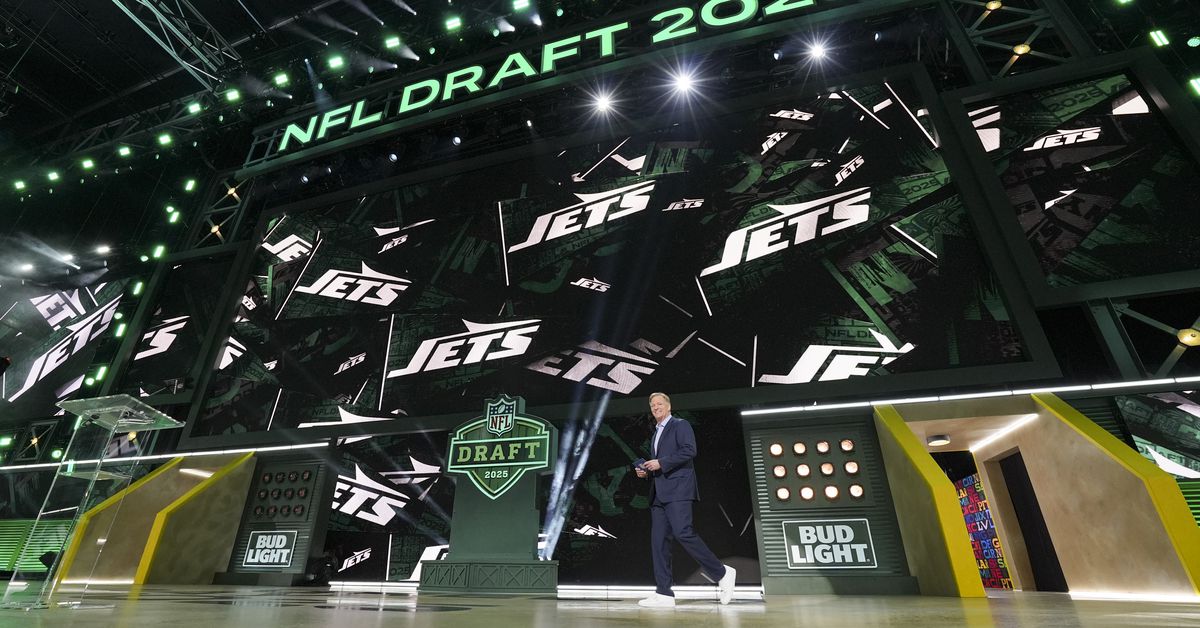 New York Jets News: Jets flip disaster trade into 2026 bonus pick haul