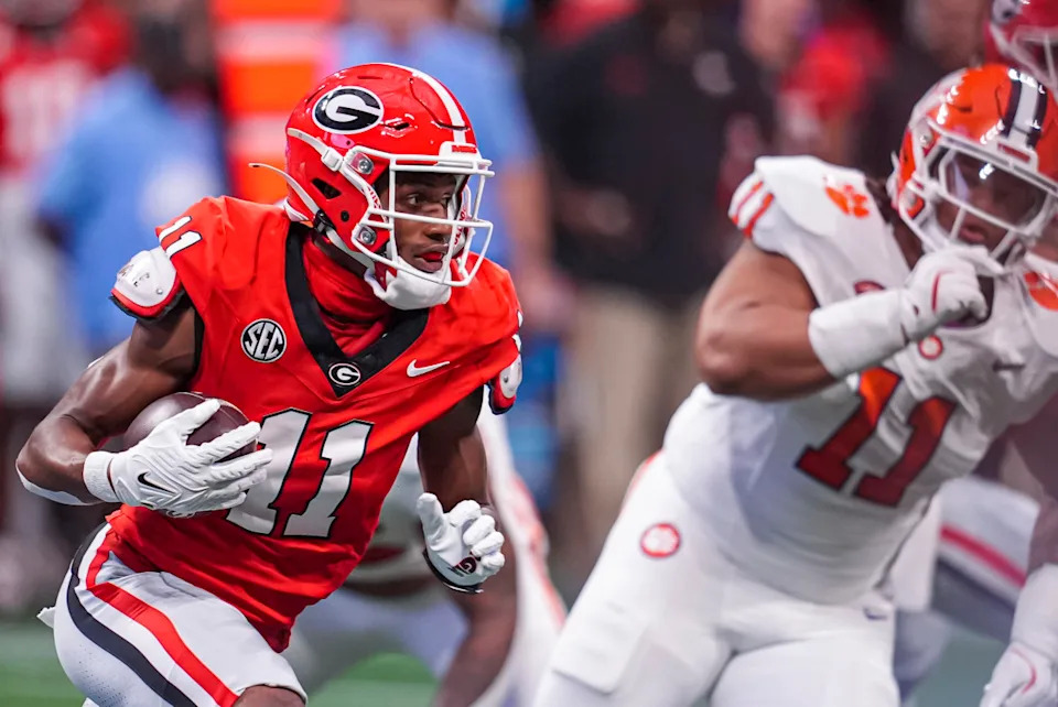 Georgia Bulldogs wide receiver Arian Smith (11) runs with the ball against the Clemson Tigers during the first quarter at Mercedes-Benz Stadium.Dale Zanine-USA TODAY Sports