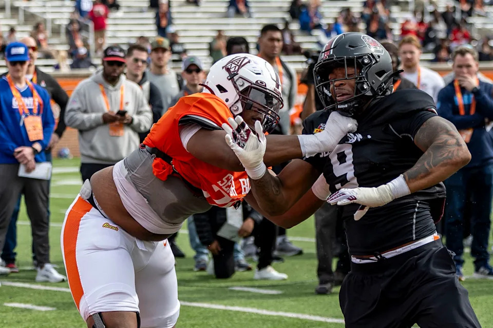 Alabama A&M OL Carson Vinson competes at the Senior Bowl© Vasha Hunt-Imagn Images