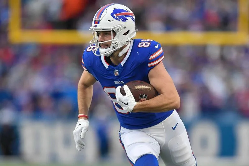 Buffalo Bills tight end Dalton Kincaid (86) runs with the ball during the second half of an NFL football game against the New York Jets in Orchard Park, N.Y., Sunday, Dec. 29, 2024. | Adrian Kraus