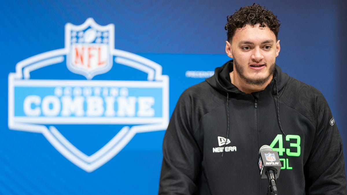 Indianapolis Colts OT Jalen Travis interned with US Sen. Amy Klobuchar