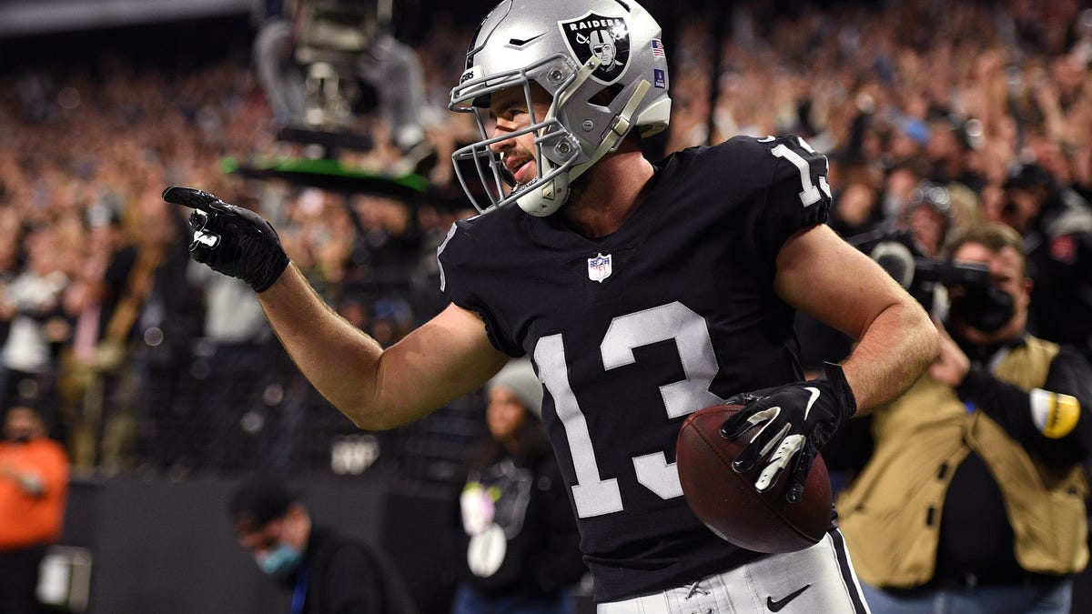 Former Raiders Pro Bowl WR Hunter Renfrow officially back in the NFL