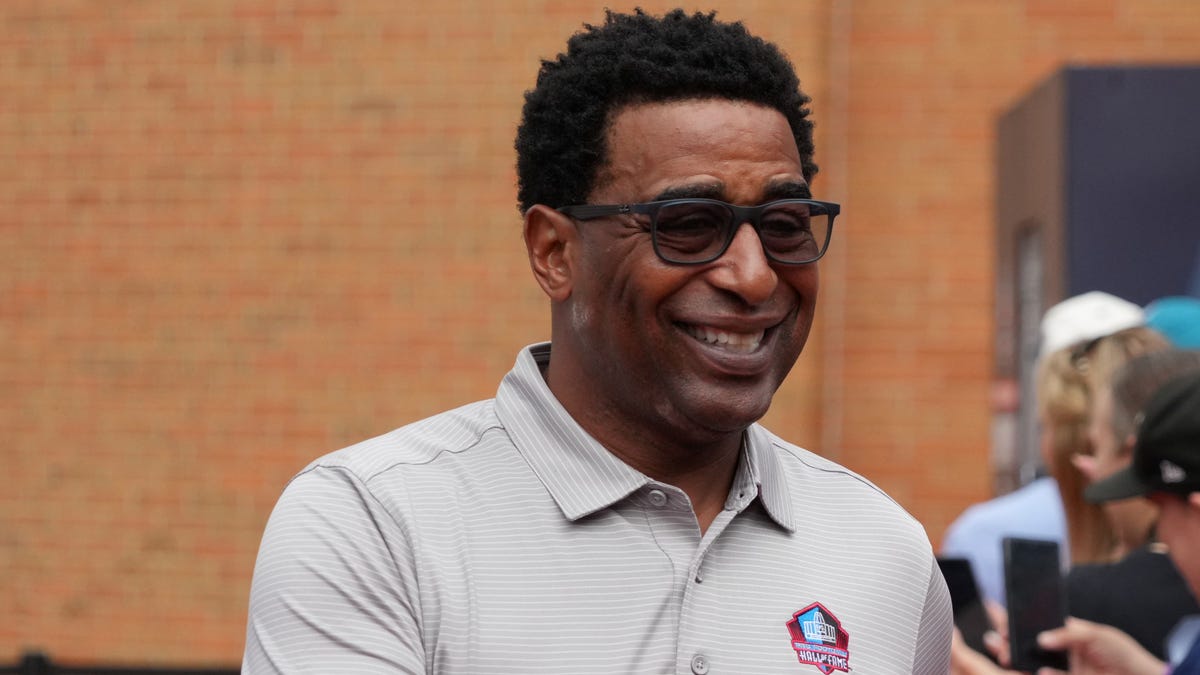 Cris Carter blames Deion, Shedeur Sanders for NFL draft slide