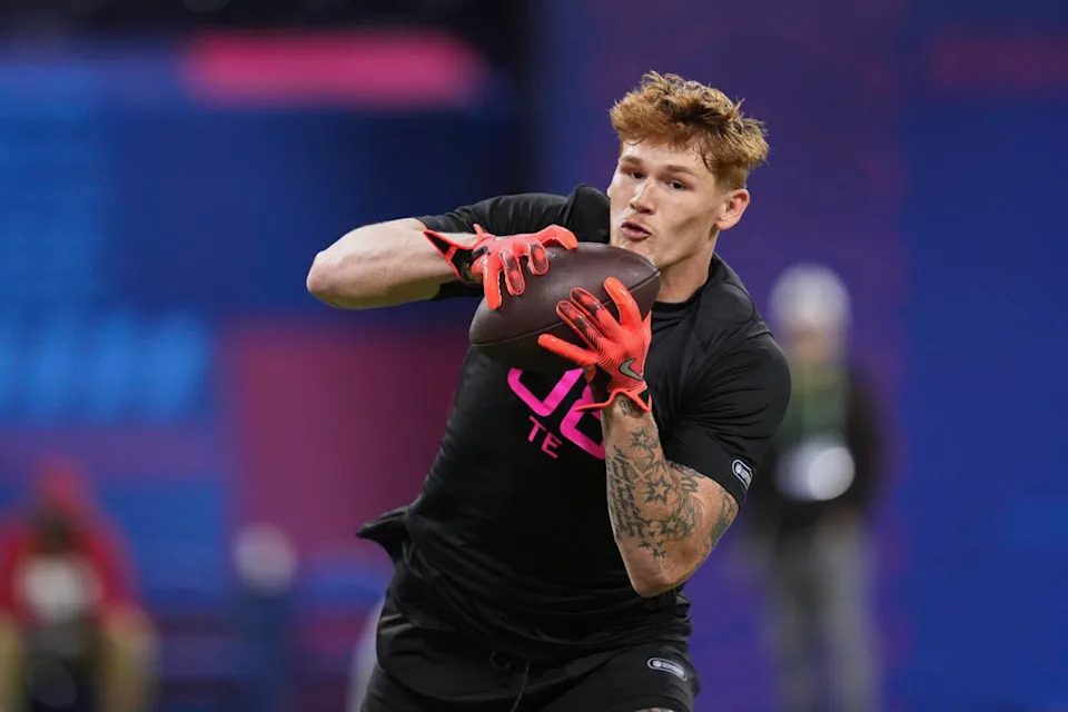 Oregon tight end Terrance Ferguson takes part in a drill at the NFL scouting combine in February.