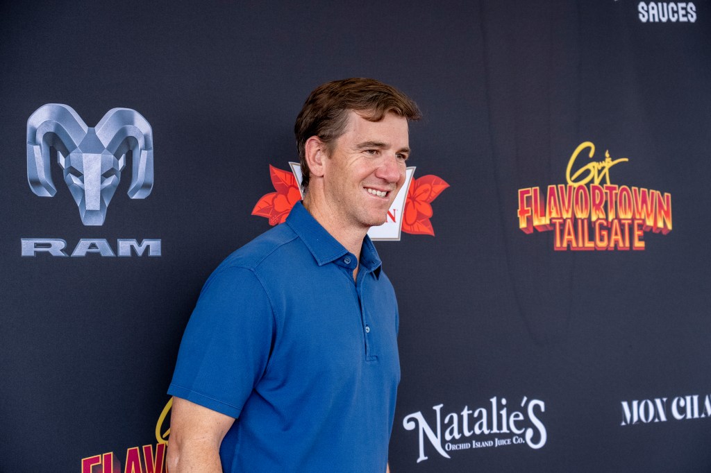 Eli Manning putting together bid for Giants stake: report