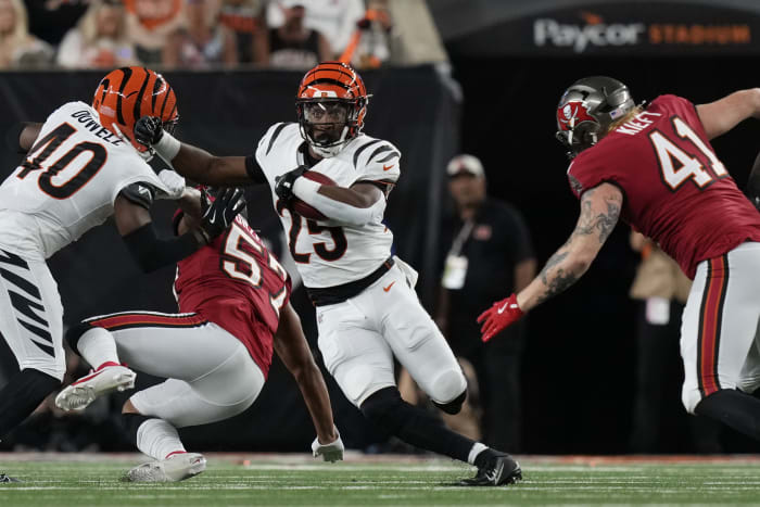 Texans working out veteran running back Chris Evans on Thursday