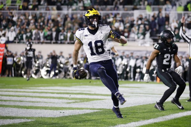 Michigan tight end Colston Loveland scores a touchdown against Michigan...