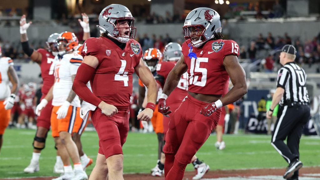 Pac-12 Inks Media Deal With the CW, CBS, ESPN for 2025 Football Season