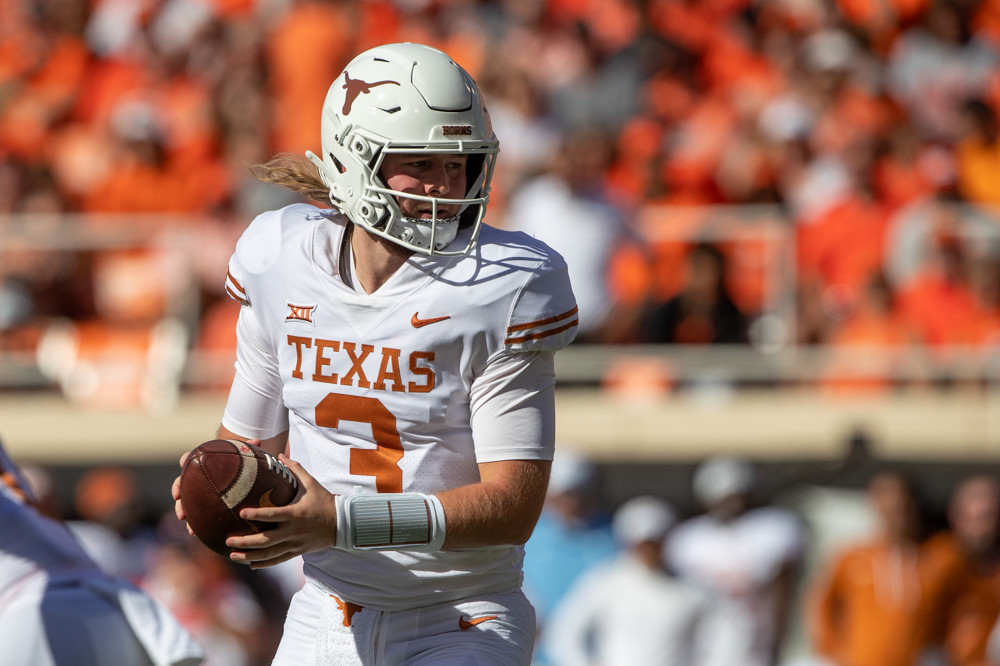 STILLWATER, OK - OCTOBER 22: Texas Longhorns quarterback Quinn Ewers (3) looks to pass during the first half against the Oklahoma State Cowboys on October 22nd, 2022 at Boone Pickens Stadium in Stillwater, Oklahoma. (Photo by William Purnell/Icon Sportswire)
