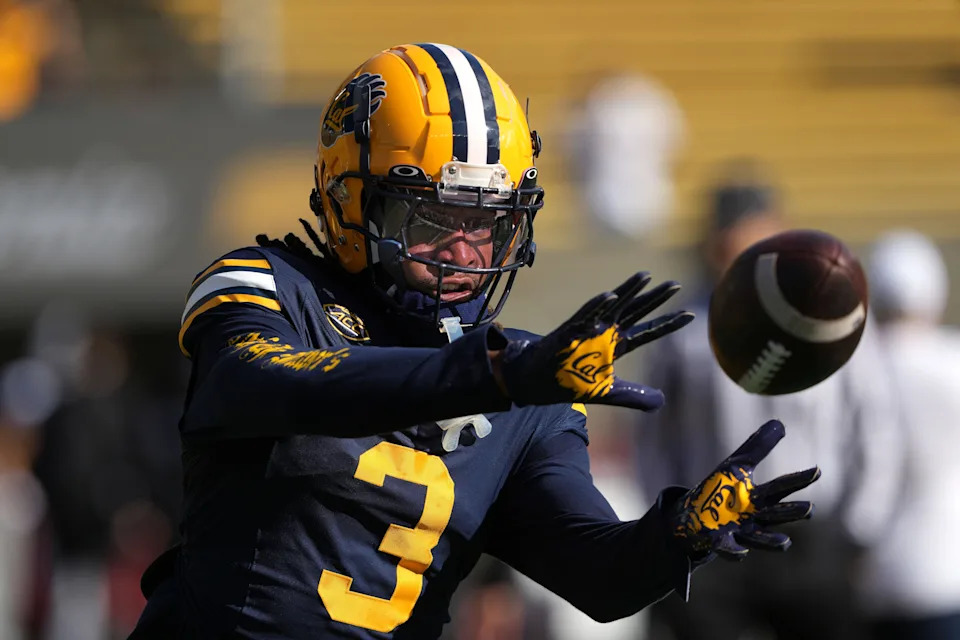Nov 23, 2024; Berkeley, California, USA; California Golden Bears defensive back Nohl Williams (3) warms up before the game against the Stanford Cardinal at California Memorial Stadium. Mandatory Credit: Darren Yamashita-Imagn Images