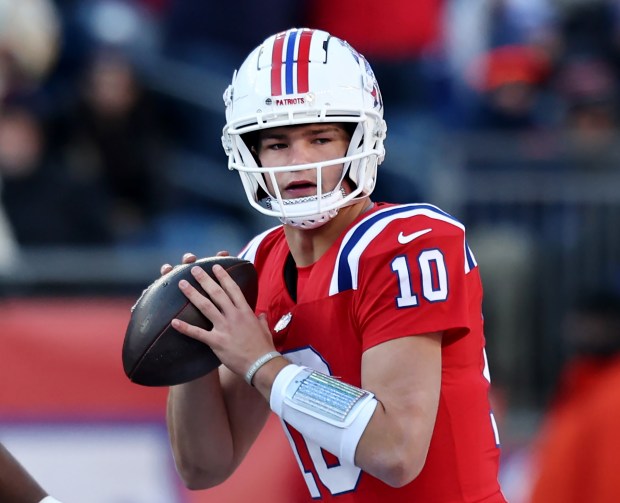 Foxboro, MA - New England Patriots quarterback Drake Maye looks to pass during the second quarter of the game at Gillette Stadium. (Nancy Lane/Boston Herald)