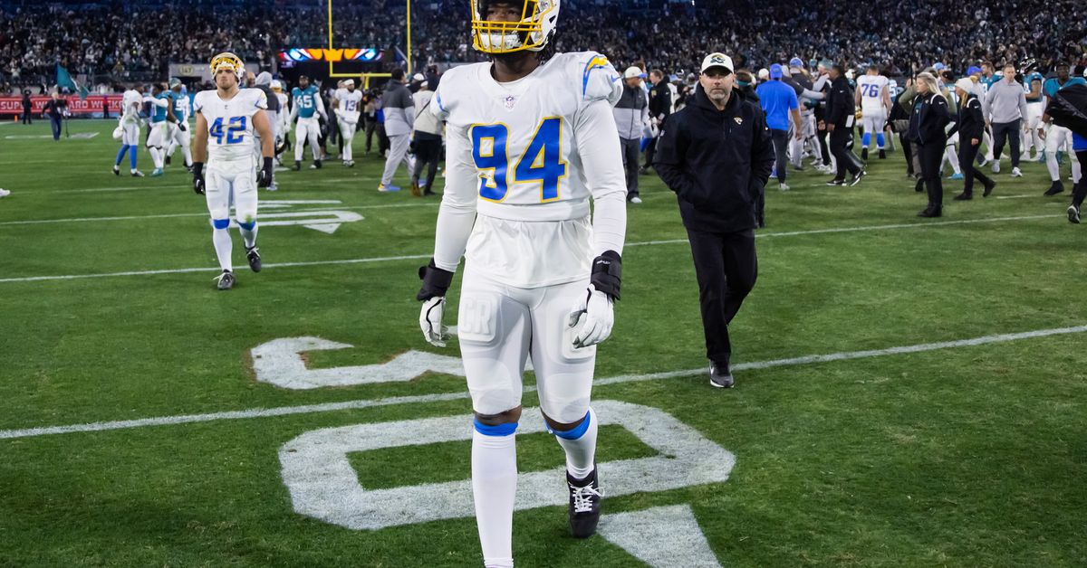 Saints sign Chargers DE/OLB Chris Rumph II