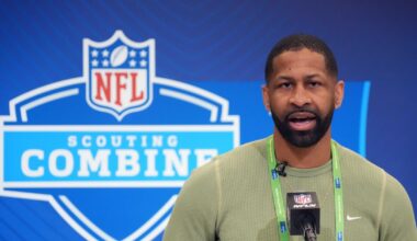 NFL free agency: Elijah Moore’s free agency takes tender turn, Bills visit