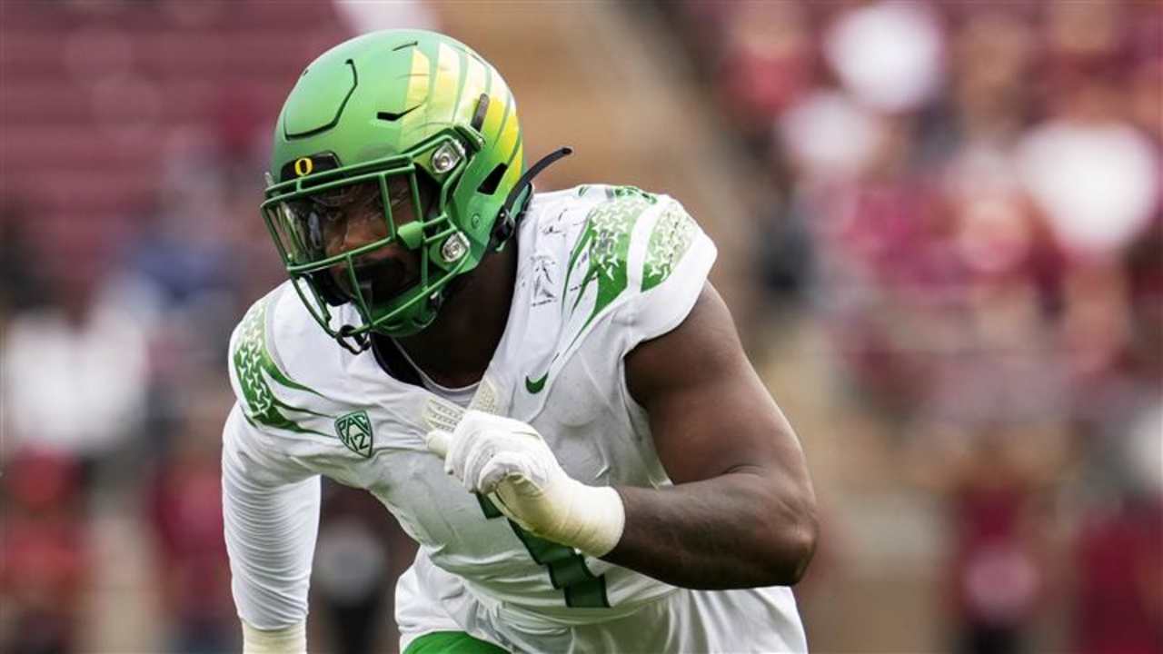 Arizona Cardinals spend 78th pick of 2025 NFL draft on Oregon edge Jordan Burch