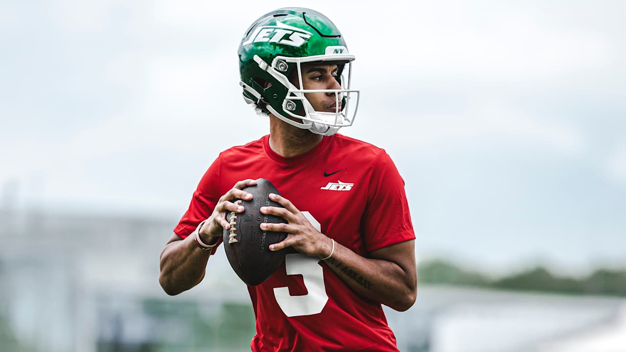 Jets QB Jordan Travis Will Retire