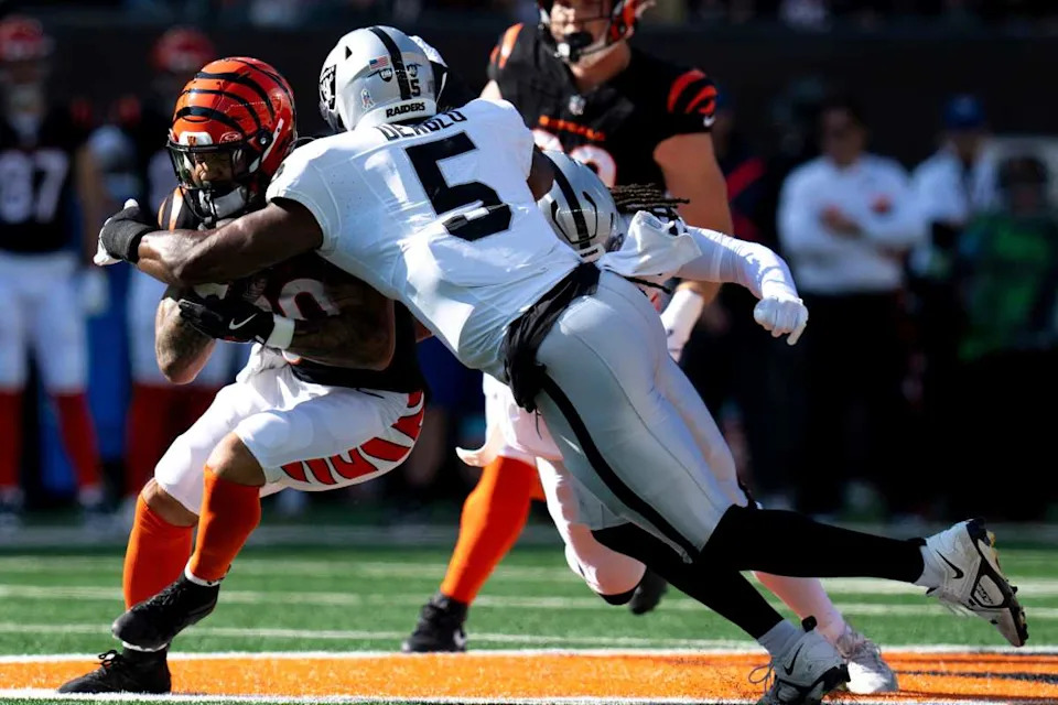 Newly acquired Falcons LB Divine Deablo makes a tackle against the Cincinnati Bengals.