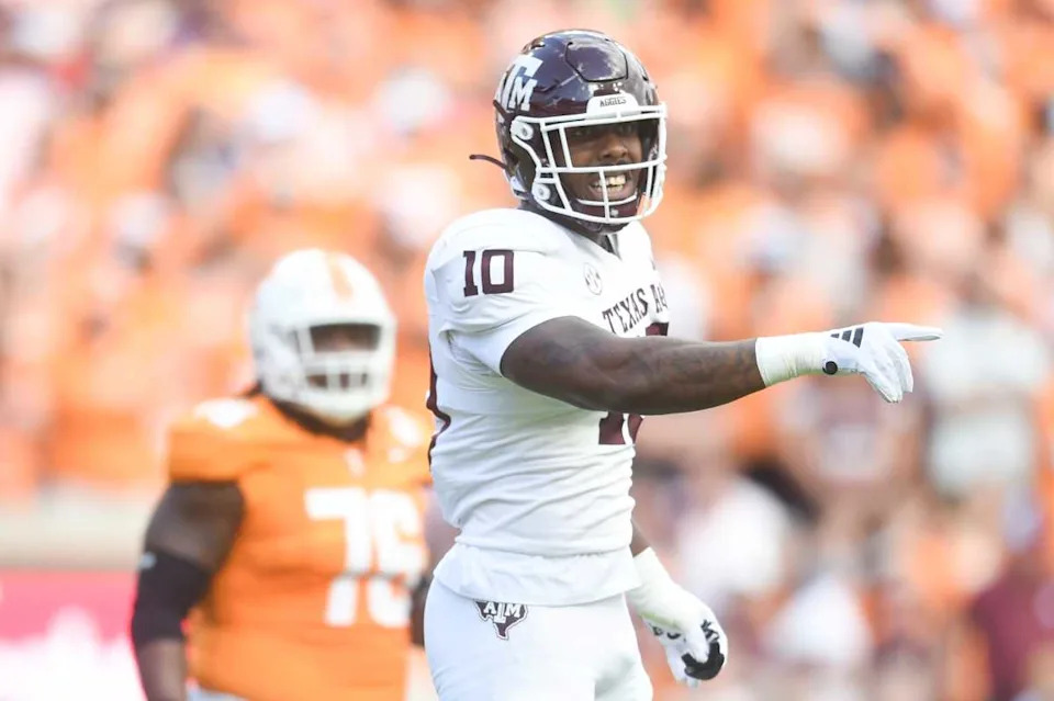 Texas A&M defensive lineman Fadil Diggs (10) during a against Tennessee on Saturday, Oct. 14, 2023. © Caitie McMekin/News Sentinel / USA TODAY NETWORK