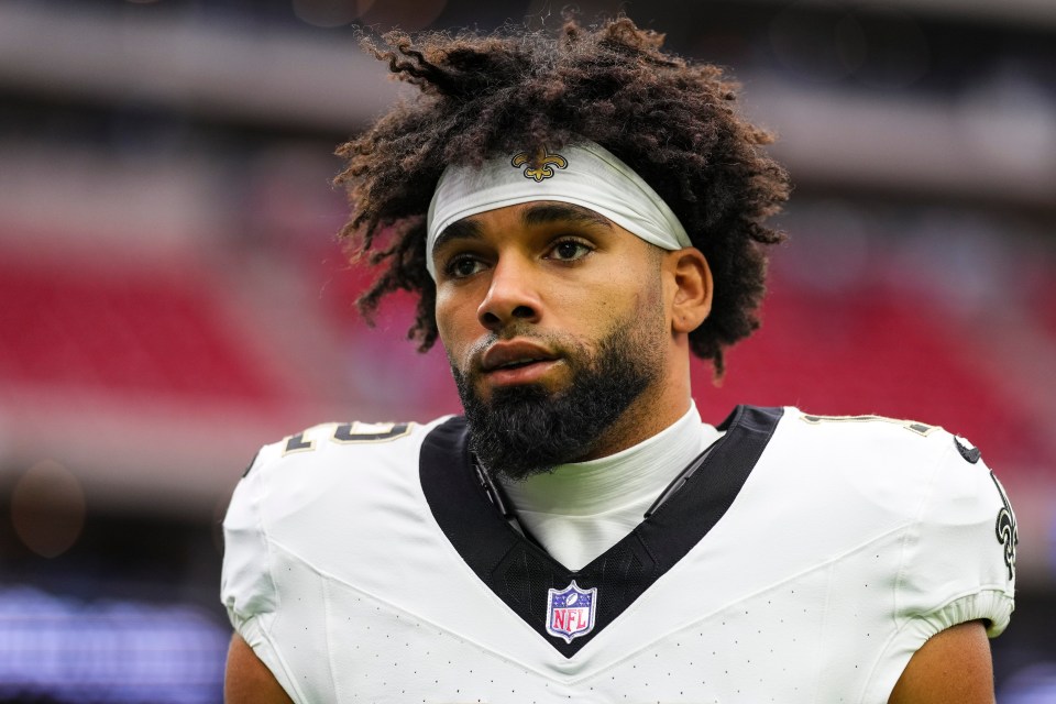 Chris Olave #12 of the New Orleans Saints warming up.