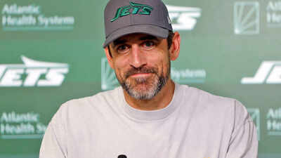 Aaron Rodgers throws shade at Bears, leaves Steelers hanging: Diva behavior or strategic silence?