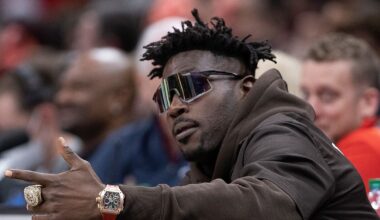 Former Pittsburgh Steelers WR Antonio Brown detained after boxing event