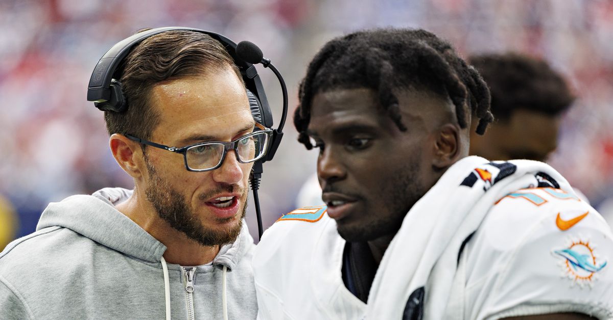 Dolphins WR Tyreek Hill says he wanted to “knock out” HC Mike McDaniel