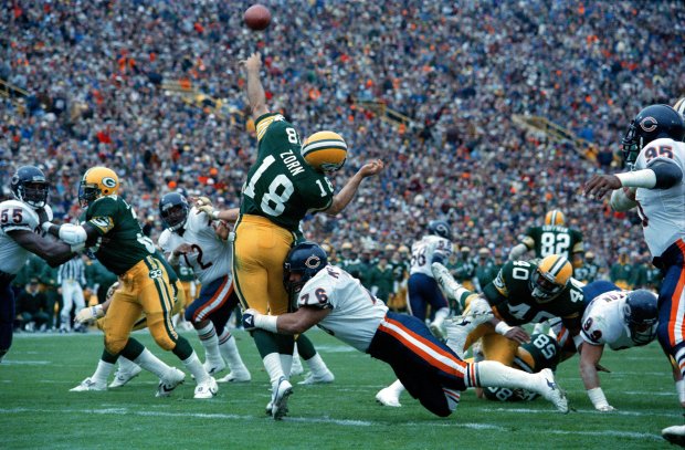Steve McMichael gets his arms around the legs of Packers quarterback Jim Zorn during the Bears' 16-10 victory over the Packers on Nov 3, 1985, at Lambeau Field in Green Bay. (Ed Wagner Jr./Chicago Tribune)