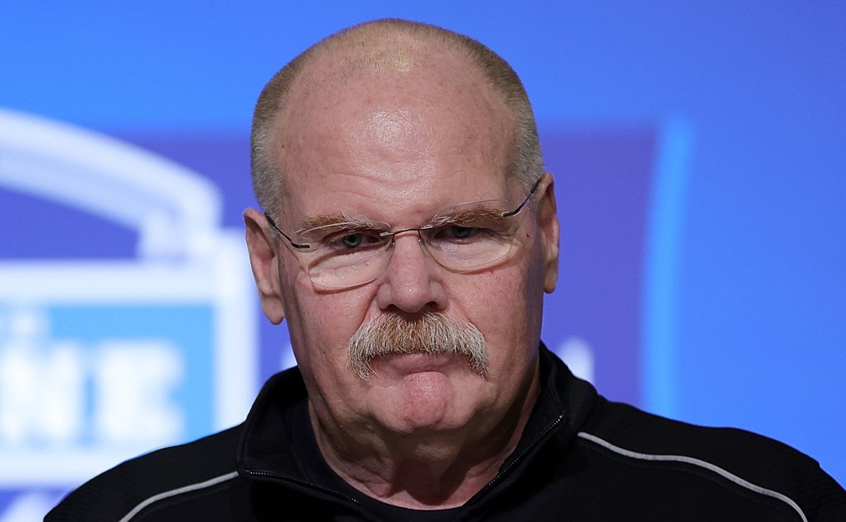 Andy Reid's Chiefs send a worrying message about Travis Kelce after tight end pushed back retirement